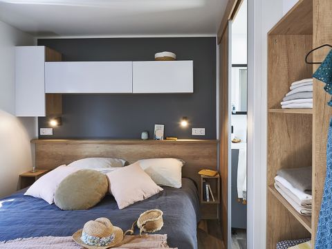 MOBILHOME 6 personnes - Mobil-home Premium 38 m² 3 chambres + terrasse 21m² + TV + LV + clim + plancha + 2 SDB 6 pers