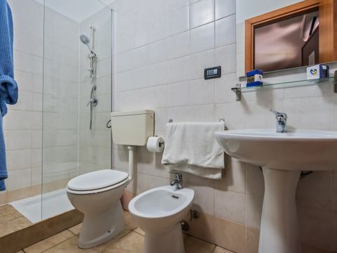 APPARTEMENT 5 personnes - y compris service de plage + parking