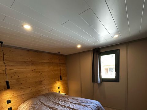 CHALET 4 personnes - Chalet PMR Premium 35m² - 2 chambres  (CLIM + TV + Plancha) ***NOUVEAUTE 2025 !!!