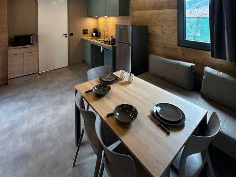 CHALET 4 personnes - Chalet PMR Premium 35m² - 2 chambres  (CLIM + TV + Plancha) ***NOUVEAUTE 2025 !!!