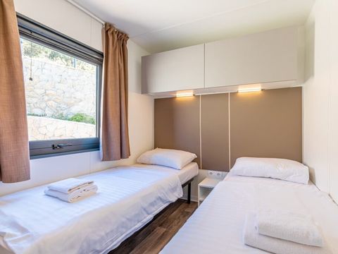 VILLA 4 personnes - Deluxe 2 chambres avec terrasse et piscine