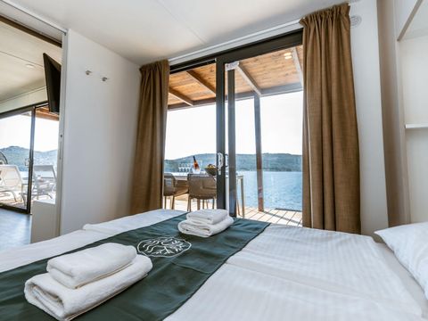 VILLA 4 personnes - Deluxe 2 chambres avec terrasse et piscine