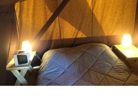 TENTE TOILE ET BOIS 5 personnes - Crusoé avec Sanitaires. Arrivée 16h Départ 10h. Max