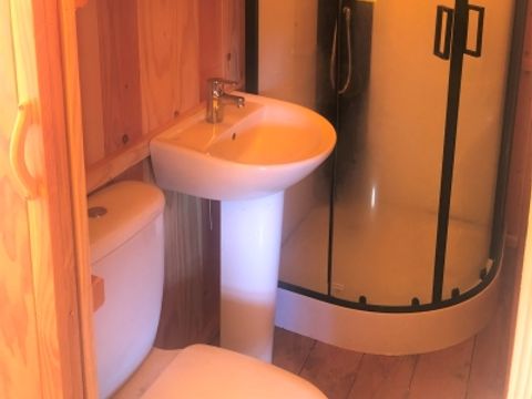 TENTE TOILE ET BOIS 5 personnes - Crusoé avec Sanitaires. Arrivée 16h Départ 10h. Max