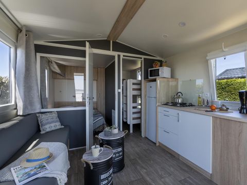 BUNGALOW 4 personnes - Cabane 2 chambres  Vue Mer (avec sanitaires privatifs sur l'emplacement)