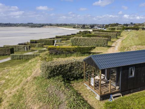 BUNGALOW 4 personnes - Cabane 2 chambres  Vue Mer (avec sanitaires privatifs sur l'emplacement)