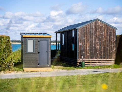 BUNGALOW 4 personnes - Cabane 2 chambres  Vue Mer (avec sanitaires privatifs sur l'emplacement)
