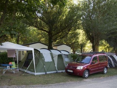 Emplacement - Forfait Confort (emplacement + tente, caravane ou camping-car / 1 voiture + électricité 10A)