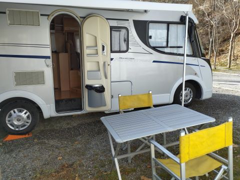 CARAVANE 4 personnes - Camping car intégral Dethleffs