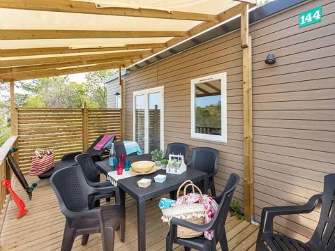 Bungalow 6 personnes - Mobil-home | Premium | 3 Ch. | 6 Pers. | Terrasse surélevée | 1 SDB | Clim.