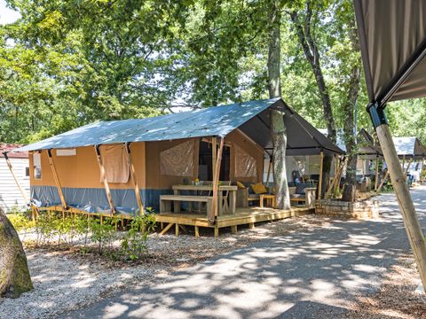 TENTE TOILE ET BOIS 4 personnes - Aminess Maravea - Tente Safari + sanitaires (4P)