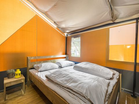 TENTE TOILE ET BOIS 4 personnes - Aminess Maravea - Tente Safari + sanitaires (4P)