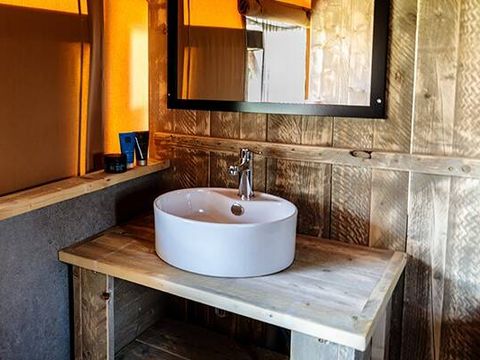 TENTE 6 personnes - Tente Safari Lodge | 3 Ch. | 6 Pers. | Terrasse surélevée | 1 SDB | Clim