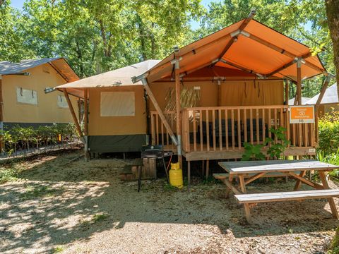 TENTE 6 personnes - Tente Safari Lodge | 3 Ch. | 6 Pers. | Terrasse surélevée | 1 SDB | Clim