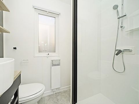 MOBILHOME 6 personnes - Premium | 3 Ch. | 6 Pers. | Terrasse surélevée | 2 SDB | Clim.