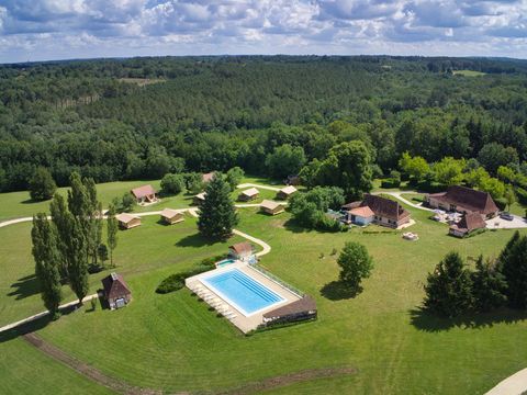Emplacement - Forfait Pré-équipé (1 emplacement / 1 espace repas / 1 voiture / électricité 10A)