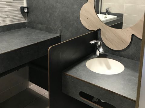 Emplacement - Forfait Pré-équipé (1 emplacement / 1 espace repas / 1 voiture / électricité 10A)