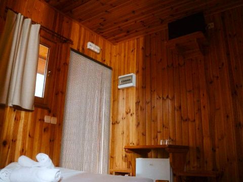 BUNGALOW 2 personnes - Bungalow pas de cuisine lit double