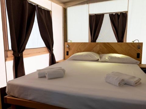 Tente en toile et en bois 5 personnes - LODGE TENT