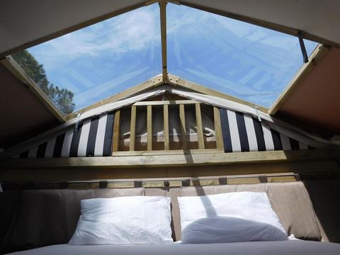 TENTE TOILE ET BOIS 2 personnes - MINI LODGE TENT (sans sanitaire) équipée d'un petit réfrigérateur