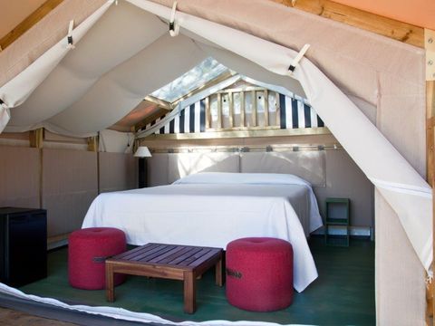 TENTE TOILE ET BOIS 2 personnes - MINI LODGE TENT (sans sanitaire) équipée d'un petit réfrigérateur