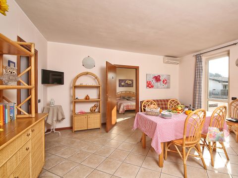 APPARTEMENT 6 personnes - TRILOCALE - rez-de-chaussée/premier étage.