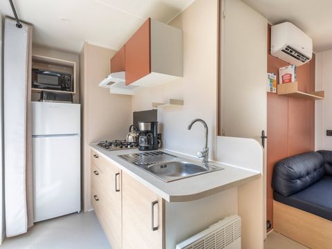 MOBILHOME 6 personnes - Mobil-home Homair Vacances au camping Domaine de Miremer | Comfort | 3 Ch. | 6 Pers. | Terrasse surélevée | Clim.