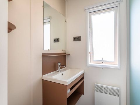 MOBILHOME 6 personnes - Mobil-home Homair Vacances au camping Domaine de Miremer | Comfort | 3 Ch. | 6 Pers. | Terrasse surélevée | Clim.