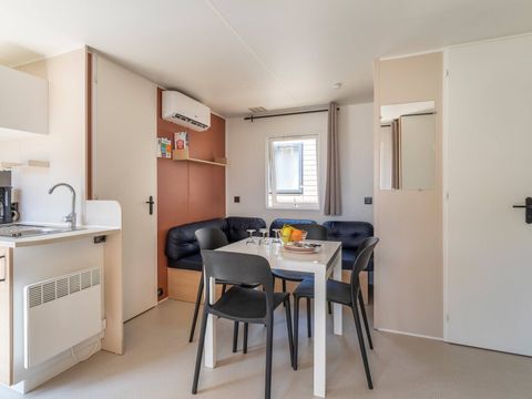 MOBILHOME 6 personnes - Mobil-home Homair Vacances au camping Domaine de Miremer | Comfort | 3 Ch. | 6 Pers. | Terrasse surélevée | Clim.