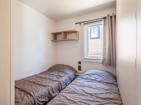 MOBILHOME 6 personnes - Mobil-home Homair Vacances au camping Domaine de Miremer | Comfort | 3 Ch. | 6 Pers. | Terrasse surélevée | Clim.