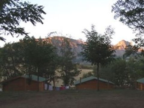 CHALET 2 personnes - Cabane en bois (sans cuisine, ou salle de bains) 2/4 pers
