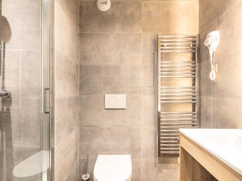 APPARTEMENT 5 personnes - 2P/5 PMR avec balcon ou terrasse