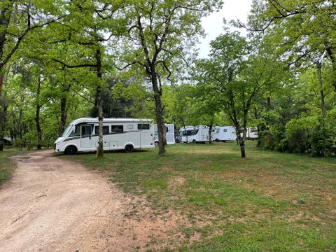 Emplacement - Aire camping-car 35-50 m² 1/6 pers