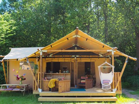 TENTE 6 personnes - Tente Lodge NEANDERTAL 55m2 avec sanitaires