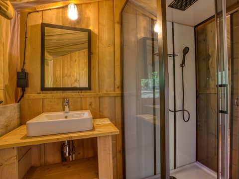 TENTE 6 personnes - Tente Lodge NEANDERTAL 55m2 avec sanitaires