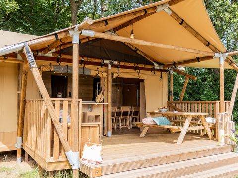 TENTE 6 personnes - Tente Lodge NEANDERTAL 55m² avec sanitaires 6 pers