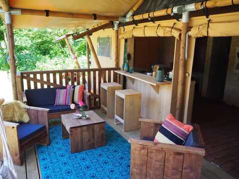 TENTE 6 personnes - Tente Lodge NEANDERTAL 55m² avec sanitaires 6 pers
