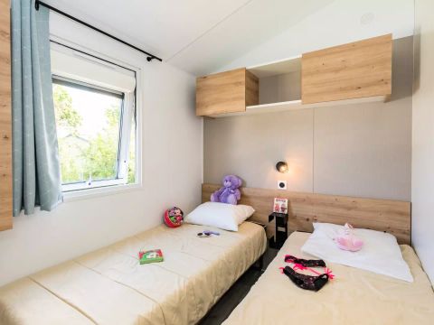 MOBILHOME 6 personnes - 4 Pièces 6 Personnes + TV - 4 soleils