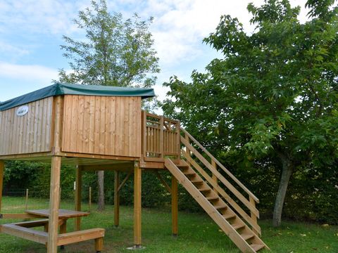 HÉBERGEMENT INSOLITE 2 personnes - Tente sur pilotis Albas 2