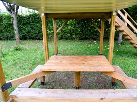 HÉBERGEMENT INSOLITE 2 personnes - Tente sur pilotis Albas 2