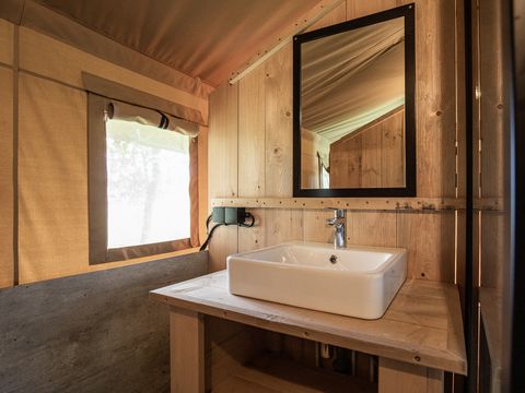 Tente en toile et en bois 6 personnes - y compris les installations sanitaires
