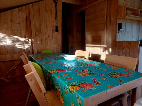 TENTE TOILE ET BOIS 6 personnes - y compris les installations sanitaires