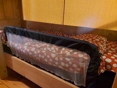 TENTE TOILE ET BOIS 6 personnes - y compris les installations sanitaires