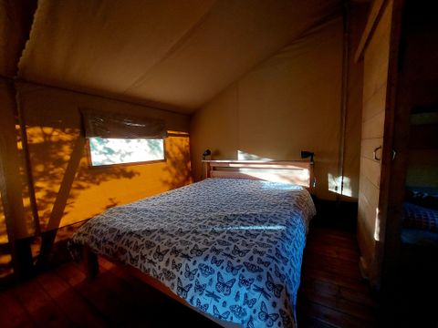 Tente en toile et en bois 6 personnes - y compris les installations sanitaires