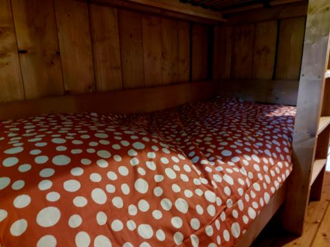 TENTE TOILE ET BOIS 6 personnes - y compris les installations sanitaires