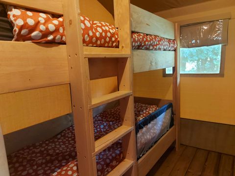 TENTE TOILE ET BOIS 6 personnes - y compris les installations sanitaires