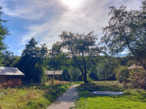 TENTE TOILE ET BOIS 6 personnes - y compris les installations sanitaires