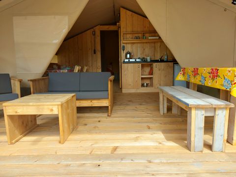 TENTE TOILE ET BOIS 6 personnes - y compris les installations sanitaires