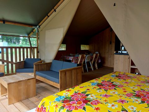 TENTE TOILE ET BOIS 6 personnes - y compris les installations sanitaires