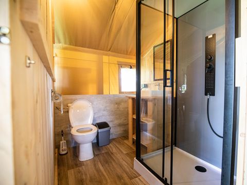 TENTE TOILE ET BOIS 6 personnes - y compris les installations sanitaires
